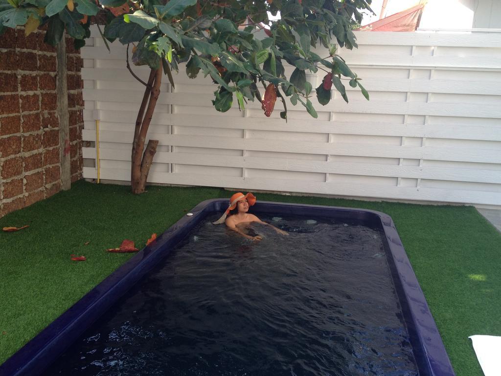 Barefeet Naturist Resort (Adults Only) Bangkok Buitenkant foto