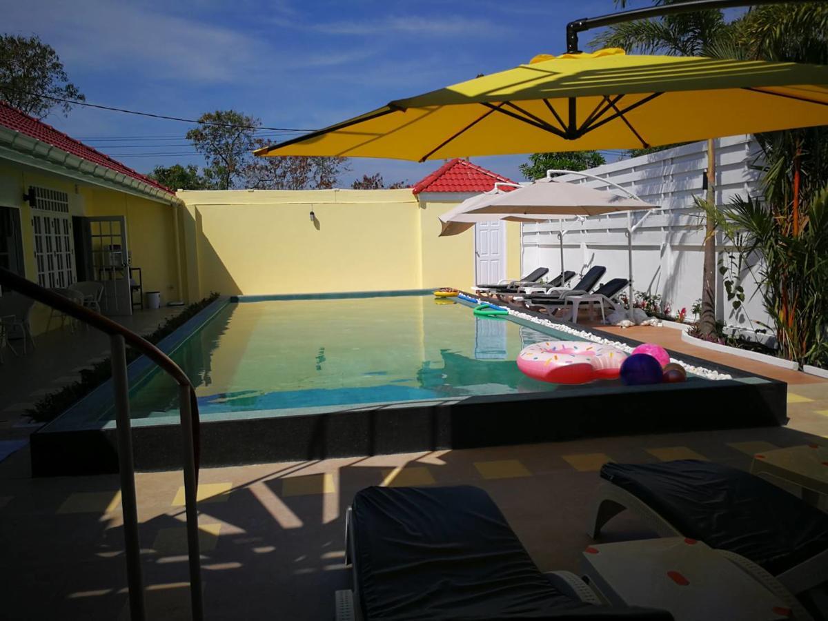 Barefeet Naturist Resort (Adults Only) Bangkok Buitenkant foto