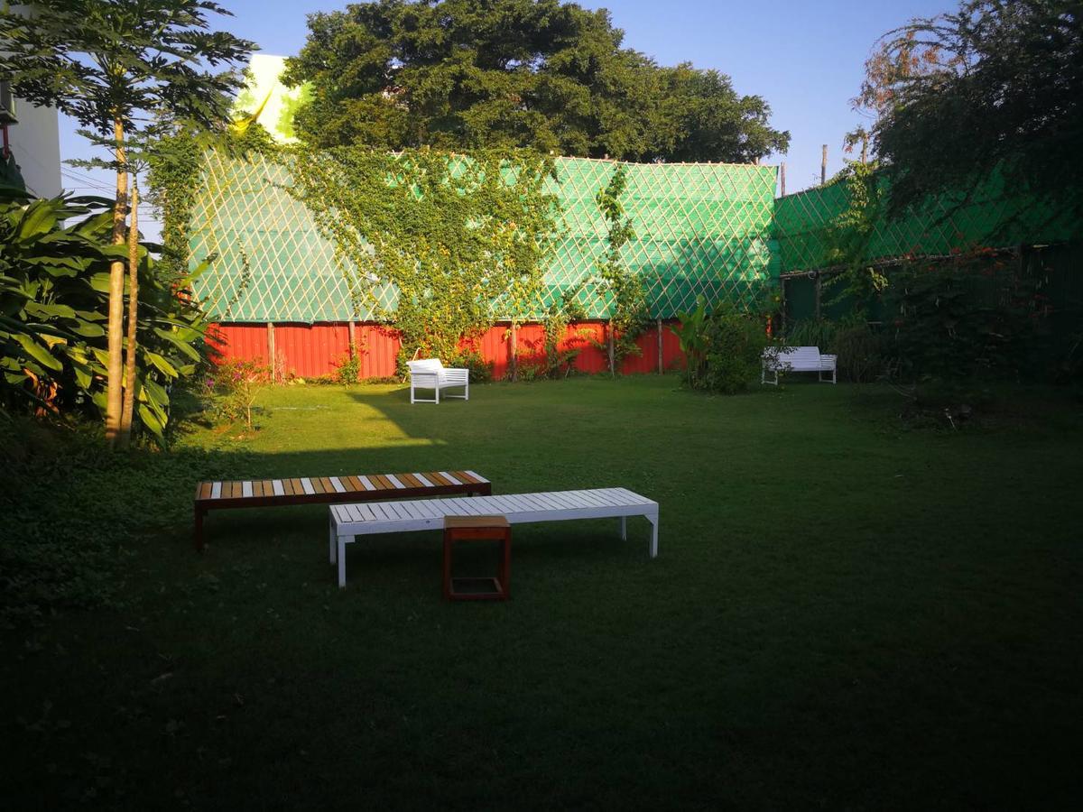 Barefeet Naturist Resort (Adults Only) Bangkok Buitenkant foto