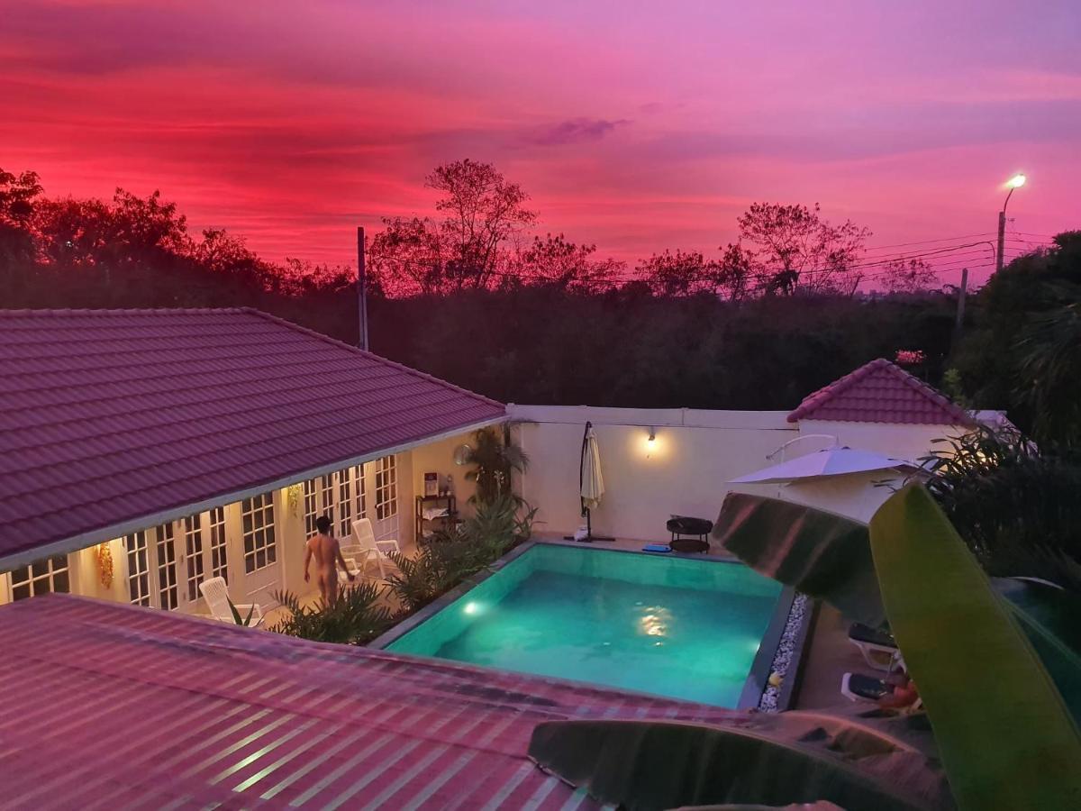Barefeet Naturist Resort (Adults Only) Bangkok Buitenkant foto