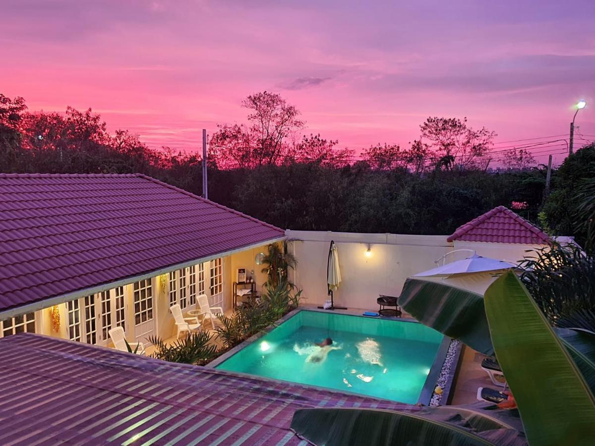 Barefeet Naturist Resort (Adults Only) Bangkok Buitenkant foto